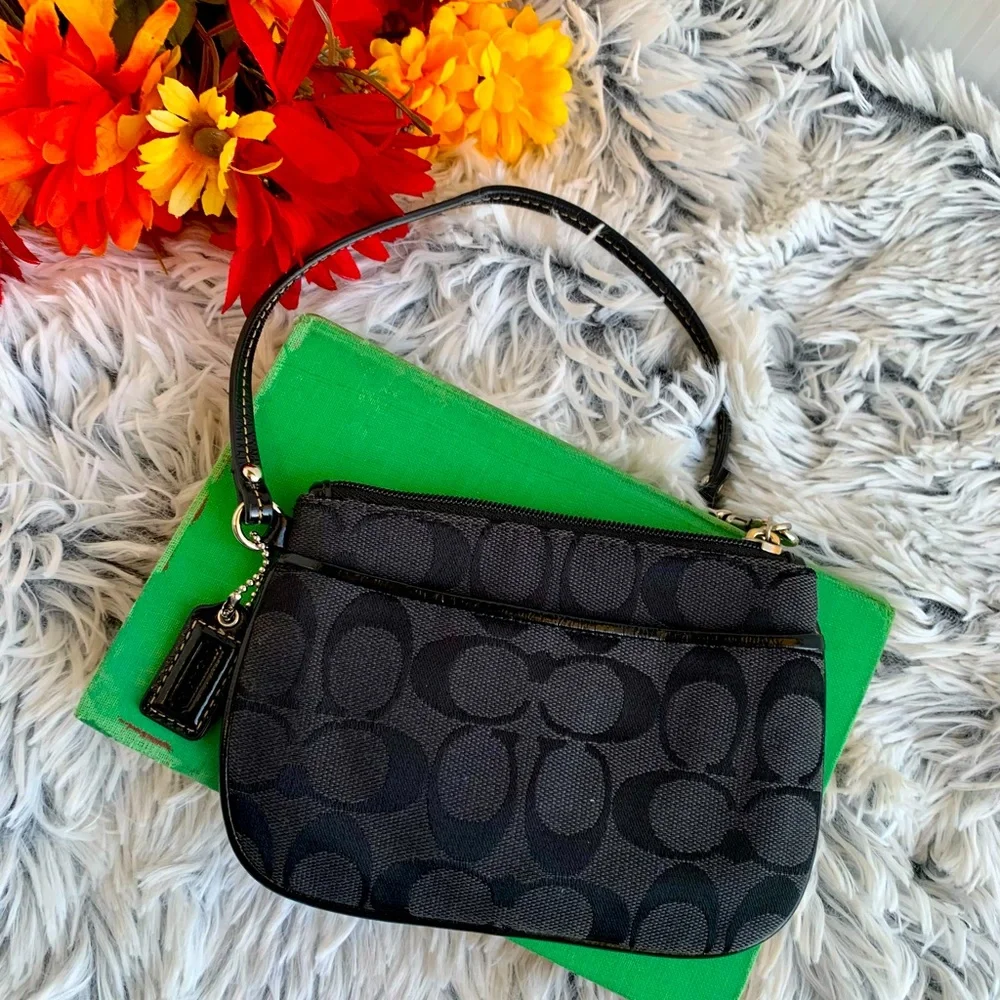 COACH WRISTLET WALLET